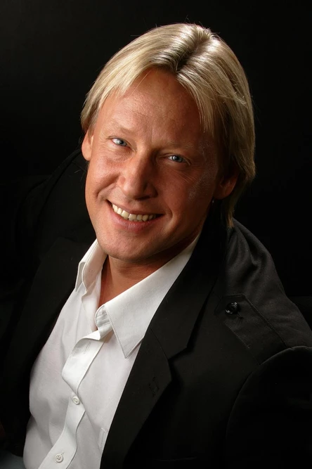 творческий вечер народного артиста РФ Дмитрия Харатьяна «Дороги любви»