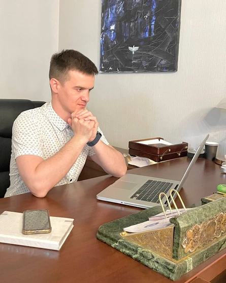 Тренинг «Как понять себя и отсоединиться от родителей?», Илья Бажин — психолог