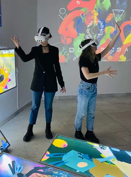 Выставка Надежды Бей «Да Новым Мирам!»