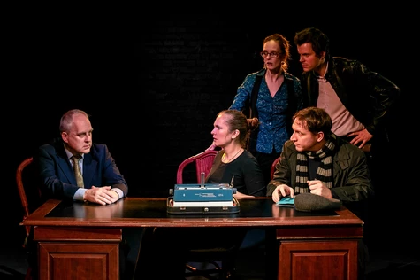 "Cherchez la Femme" (Ищите женщину")