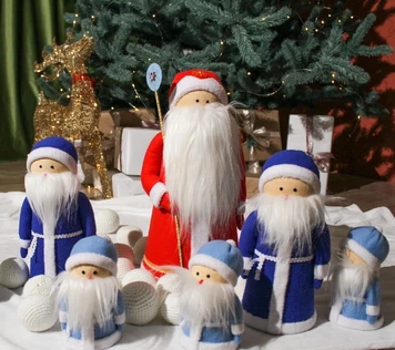 "От куда приходят Дед Морозы" Сказка + Новогодняя Паровозия