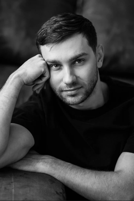 «Без компромиссов», поэтический вечер Ильи Ильиных