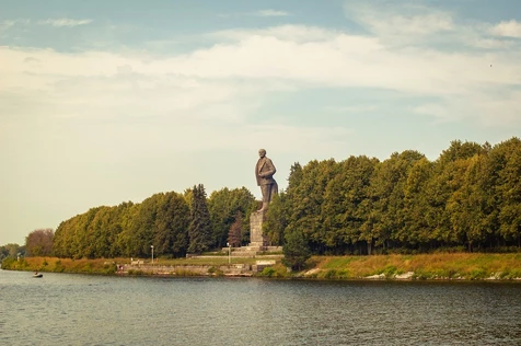 Часовая прогулка на Теплоходе Москва-173 по Иваньковскому водохранилищу