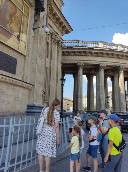 Пешеходная экскурсия со Светланой "У Казанского собора" 7-10 лет