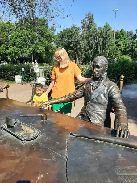 Игровая пешеходная экскурсия "Петербург на ладони" в Александровском парке с Ириной 7-10 лет