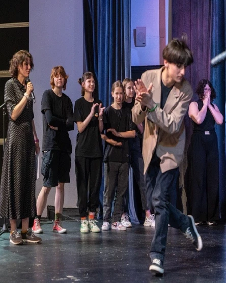 Если верить Хмелику