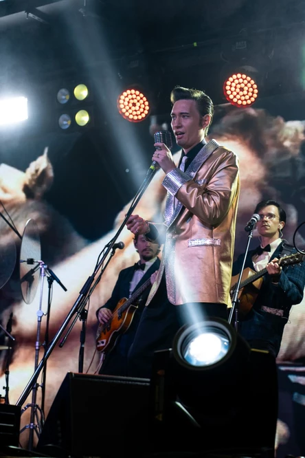 Douglas: концерт при свечах