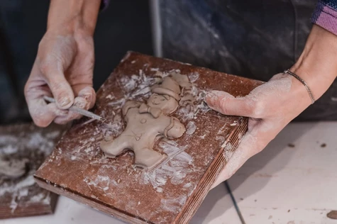 Мастерская Аникушина, экскурсия и новогодний мастер-класс по лепке из глины ("Человечки") 7-10 лет