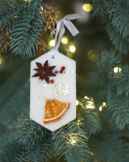 Свеча с новогодним декором