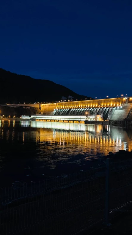 ГЭС зажигает огни (вечерняя до Красноярской ГЭС)