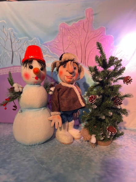 Кукольный спектакль "И падал снег"