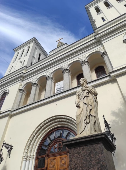 Экскурсия по Петрикирхе - храм, бассейн, опять храм 10+