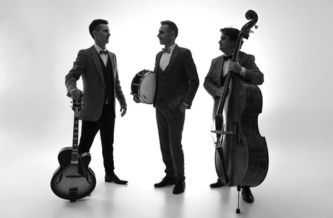 Инструментальное джазовое трио Антона Дерябина.