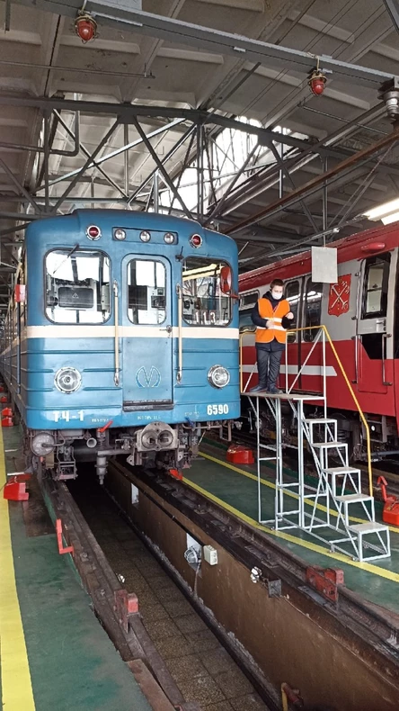 Экскурсия в электродепо "Выборгское" (м. Парнас) Петербургского метрополитена 9+