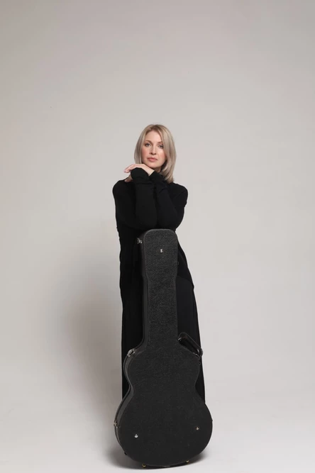 АЛИНА СИМОНОВА. РАЗ В ГОДУ...