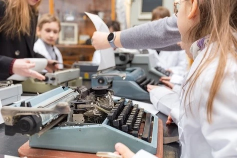 Интерактивное занятие "Путешествие в историю науки и техники" в музее истории Политеха 8-12 лет