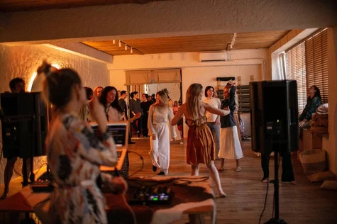 HUMAN DANCE в формате «Идеальные Незнакомцы»