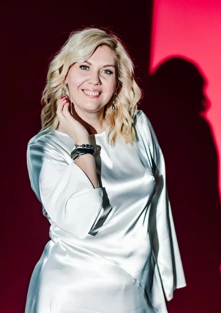 Моноспектакль Ольги Савельевой "ЗАЗВУЧИ"