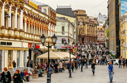 "Kuznetsky Лухари Виллаж". Блеск и нищета Кузнецкого моста