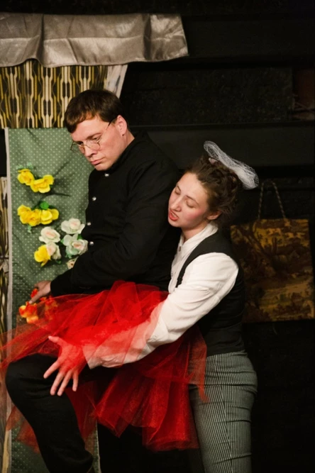 "Как важно быть серьезным" по мотивам пьесы О. Уайльда