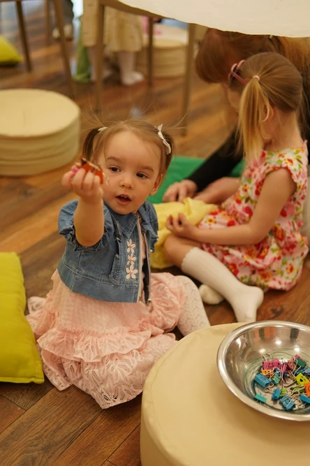 Школа Сказочников "Вместе с мамой" (1+)