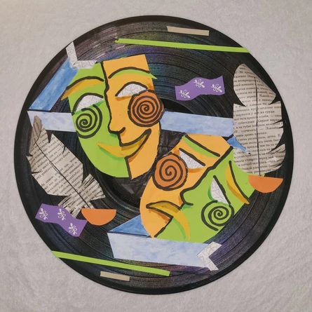 СЕМЕЙНЫЙ МАСТЕР-КЛАСС «ВИНИЛОВЫЕ РИТМЫ: ТЕАТРАЛЬНЫЕ МАСКИ»