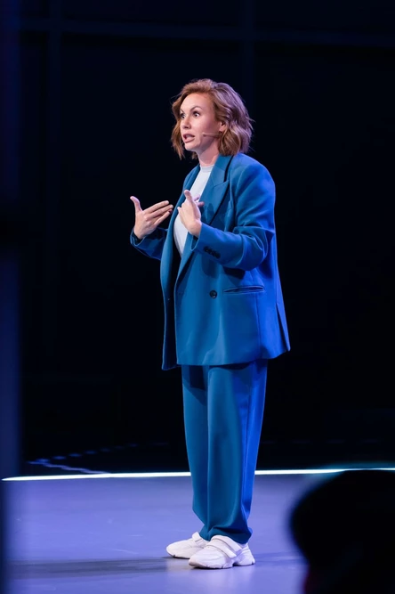 Всплыть наверх, или кулак дружбы