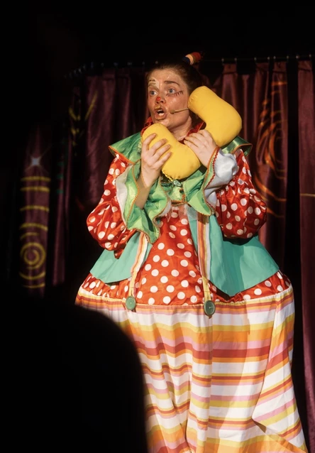 «Про детей и взрослых»: спектакль-клоунада