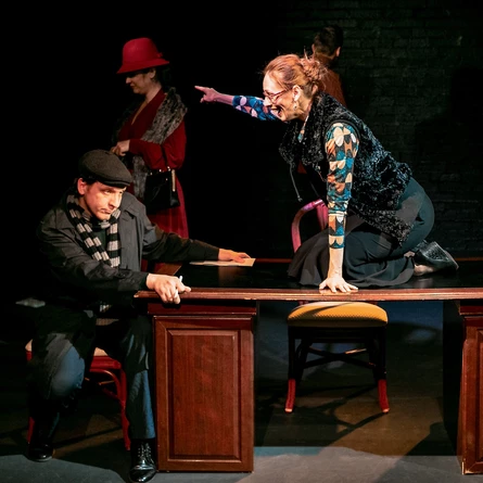 "Ищите женщину"