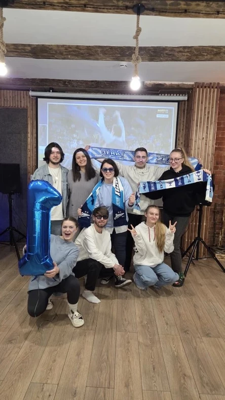 Фан-смотр матча "Зенит" - "Сочи" на проекторе