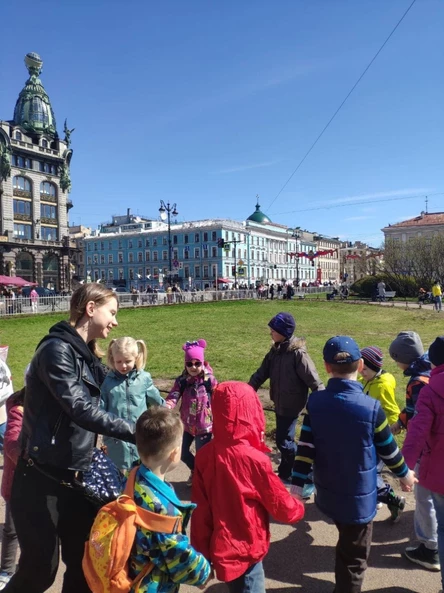 Игровая прогулка вокруг Казанского собора с Анной 6-9 лет