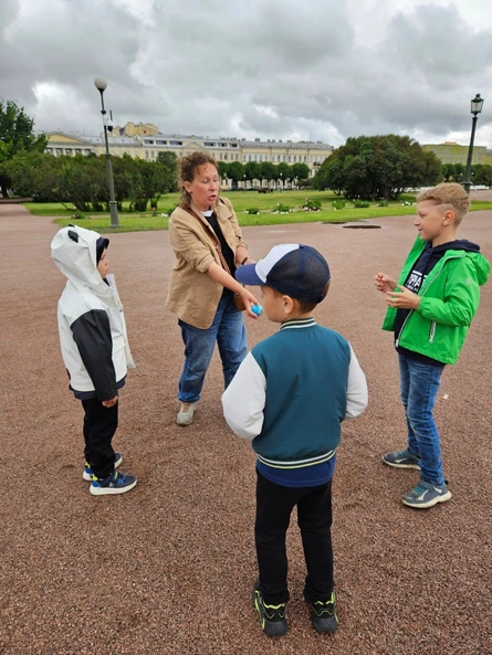 Экскурсия-прогулка "Истории на Марсовом поле" с Екатериной Лошадкиной 6-9 лет