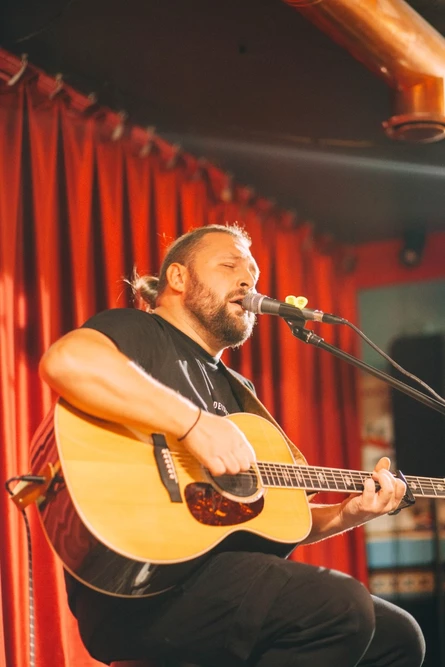Павел Пиковский в Harat's Pub