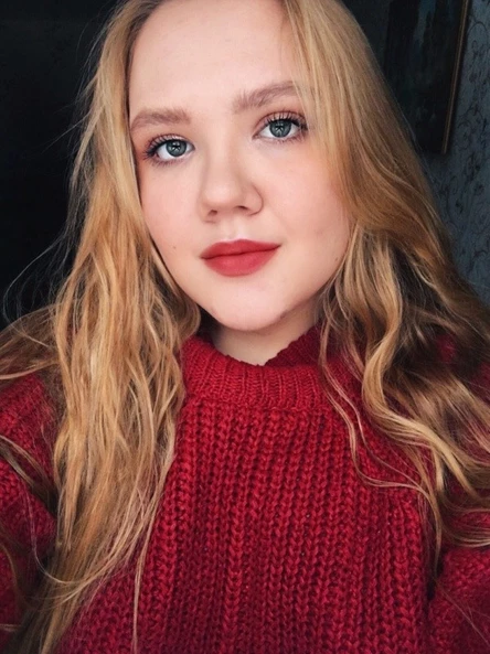 Аня Захарова