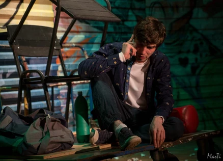 Остаться нельзя уехать